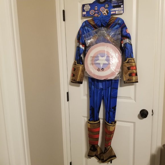 Marvel Captain America Costume with gloves, mask, belt, and shield - Picture 5 of 11